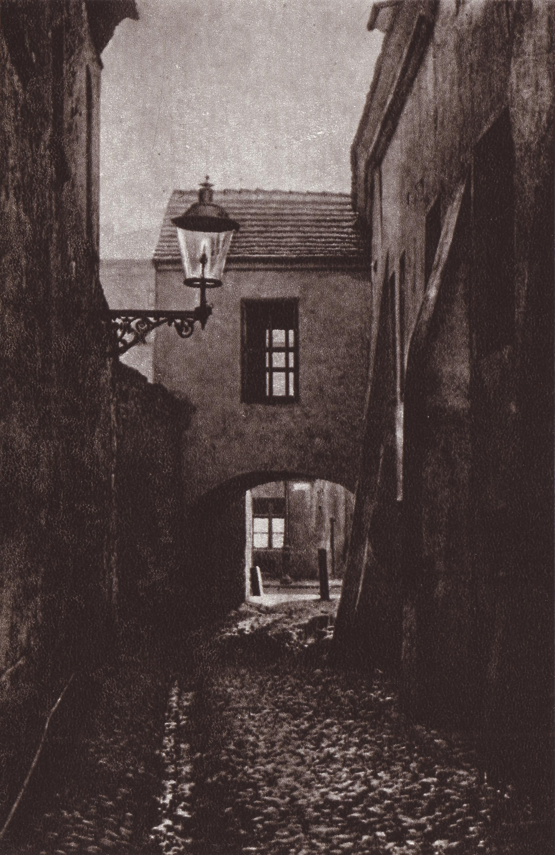 (1889-1898) Zaułek w okolicy ul. Wronieckiej.