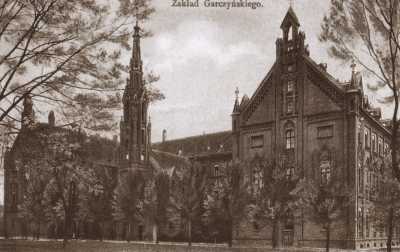 (1919-1920) Zakład Dobroczynności Garczyńskiego (dziś Ortopedyczno-Rehabilitacyjny Szpital Kliniczny im. Wiktora Degi). Widok od ul. Górna Wilda (28 Czerwca 1956 r.). (1919-1920) Zakład Dobroczynności Garczyńskiego (dziś Ortopedyczno-Rehabilitacyjny Szpital Kliniczny im. Wiktora Degi). Widok od ul. Górna Wilda (28 Czerwca 1956 r.).